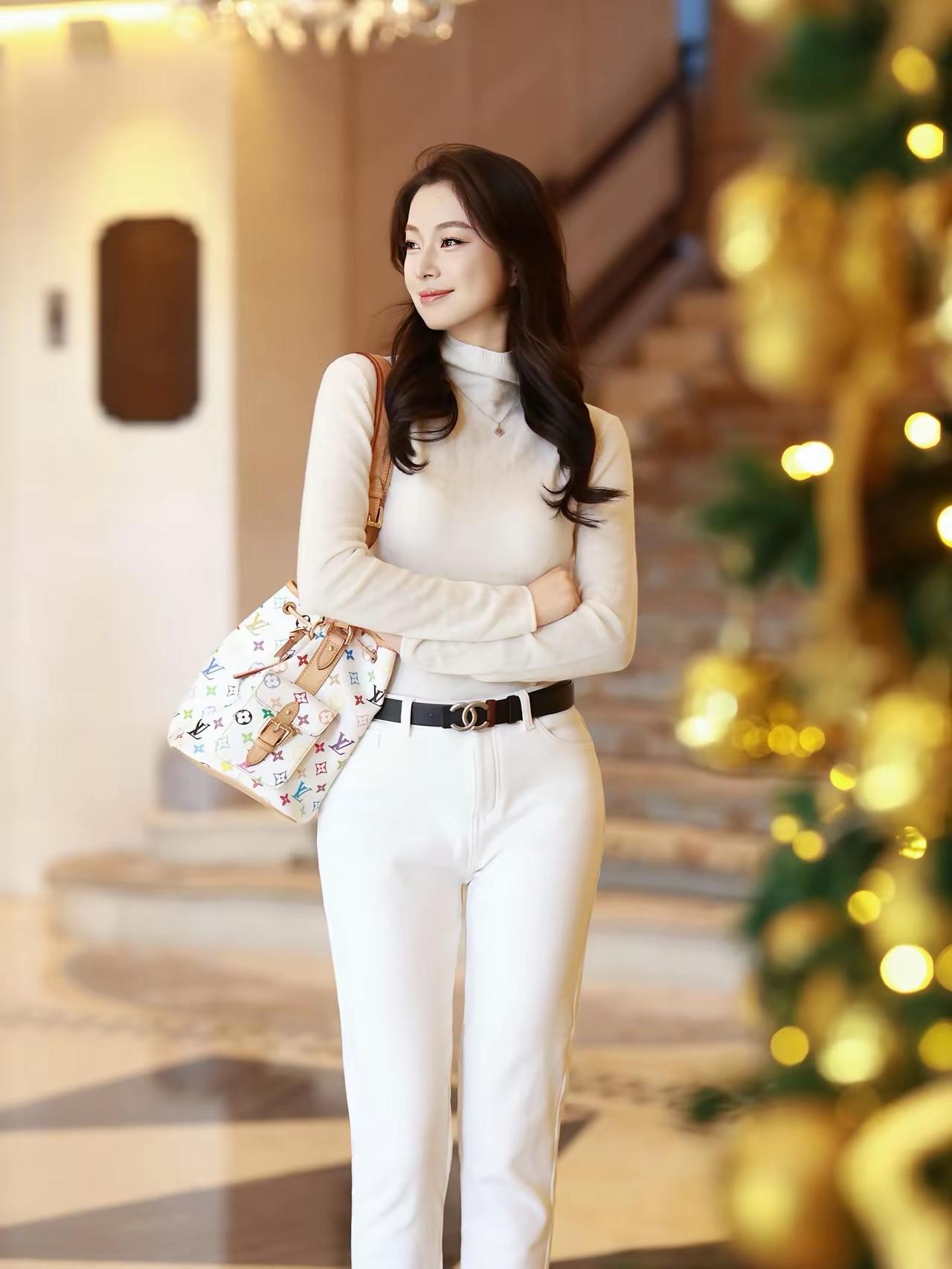 女性之美，在于如花，不在于貌，而在于魂。