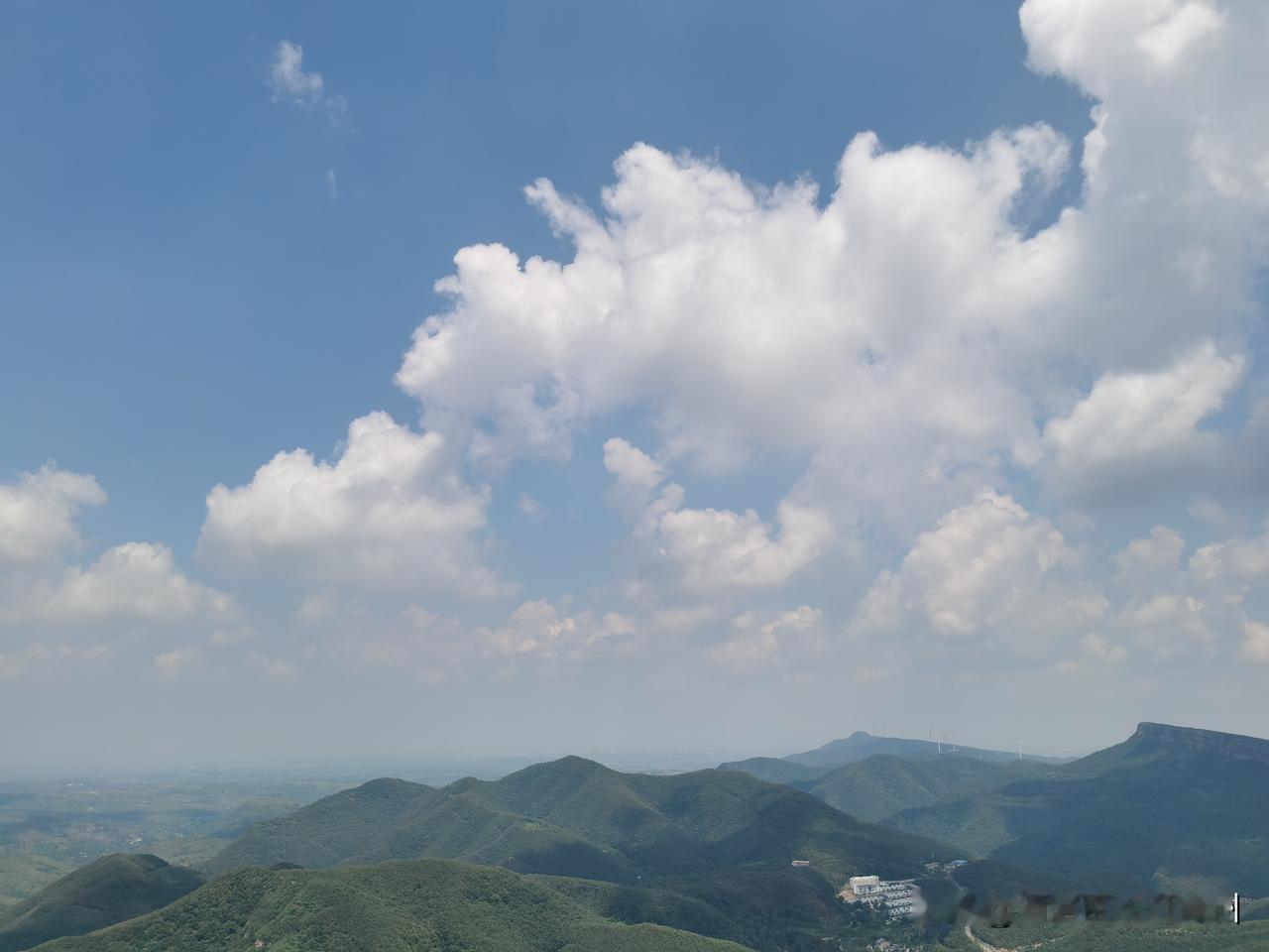 2026最想实现的一件事踏遍三山五岳，涤尽俗世纷扰，让山水之灵浸润每一寸心田，换