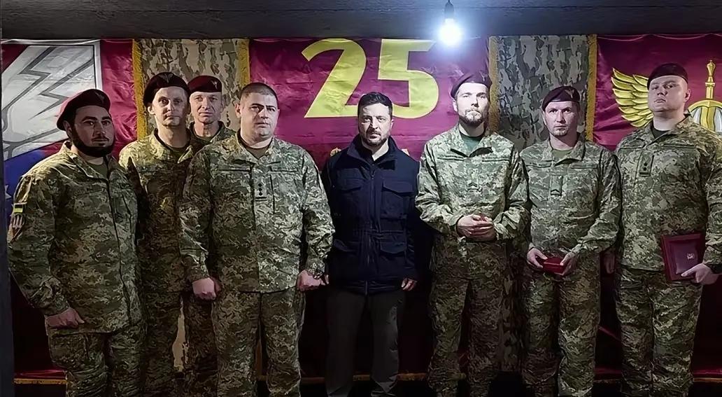 【美媒都不愿忍视了】当地时间11月6日，美媒《华盛顿邮报》突发声呼吁乌军撤离，