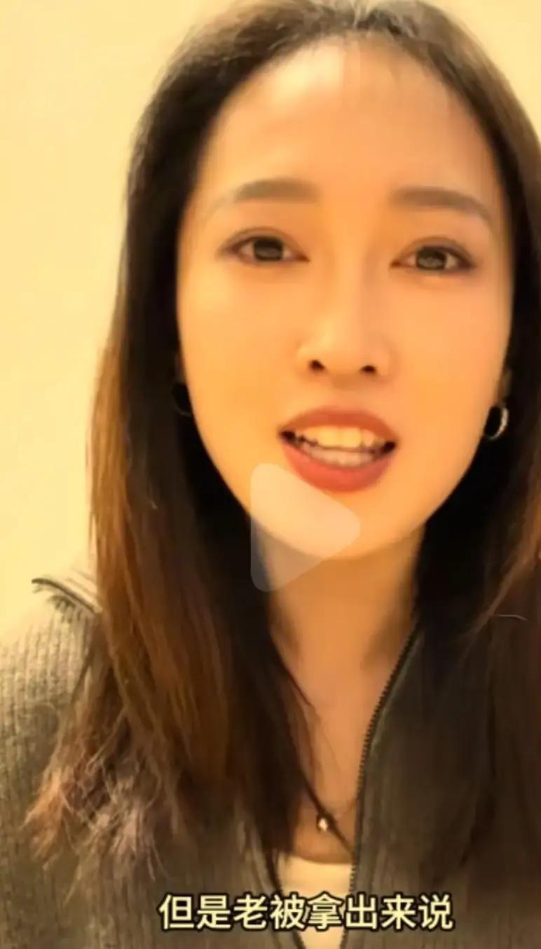 东方YoYo昨天发视频，说两年前在直播里嘴了宇辉一句“装文化人”，现在正式道歉。