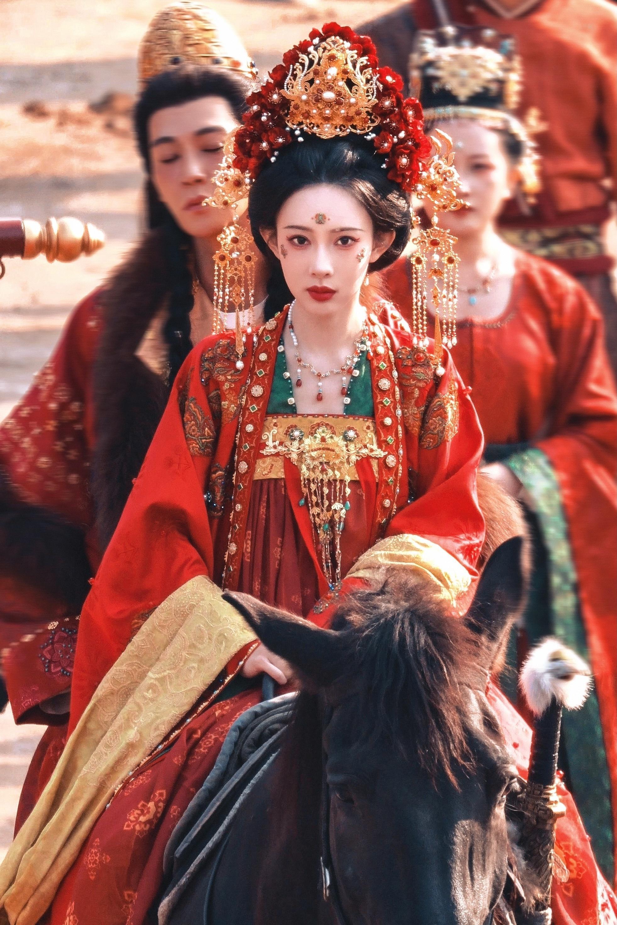 红绿嫁衣～～～《尚公主》暮晚摇☽红绿嫁衣+花钿