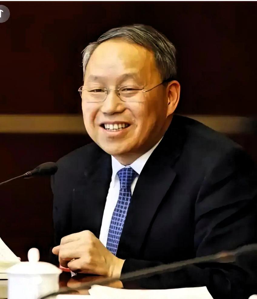 希望重庆政府把多年和华为来不不易的努力果实，别被赛力斯窃取卖给外国人了！赛力