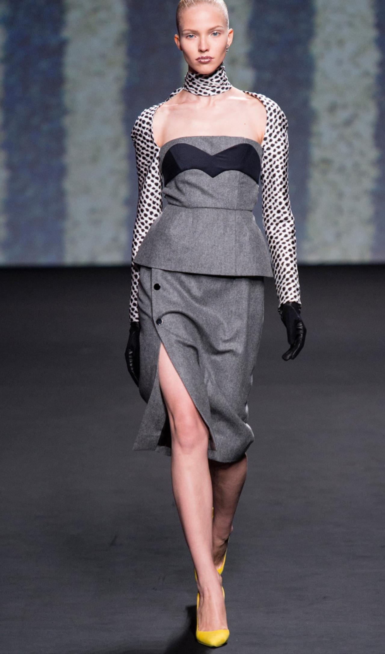 ChristianDior2013秋冬高定系列，整体色彩基调主打低调高级的暗
