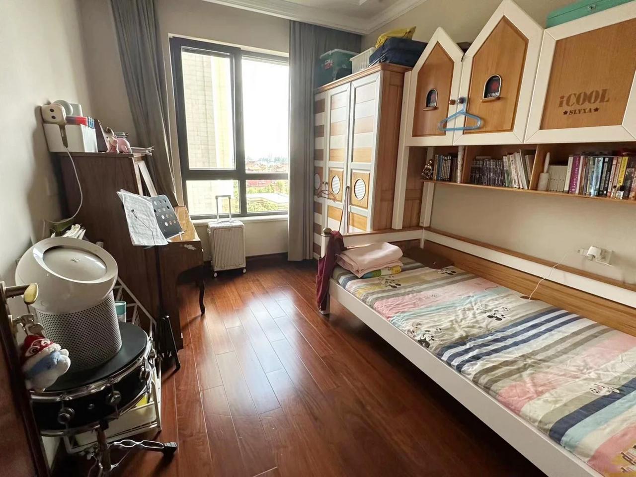 我姐在上海做住家保姆，看了她住的房间，感觉上海人很友好，没有想象的那样刻薄。