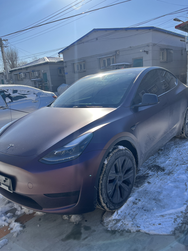 新车刚下来十天左右南京提车开到北京1100公里左右。感觉续航就在200多。这些