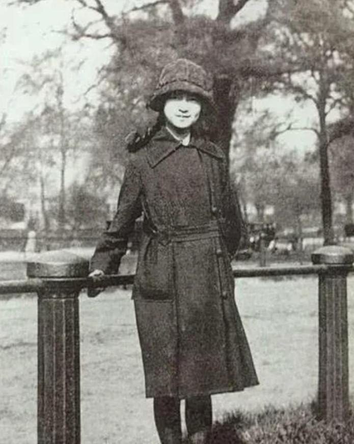 1919年夏，15岁的林徽因与18岁的梁思成初次相逢，梁启超欣喜万分。这