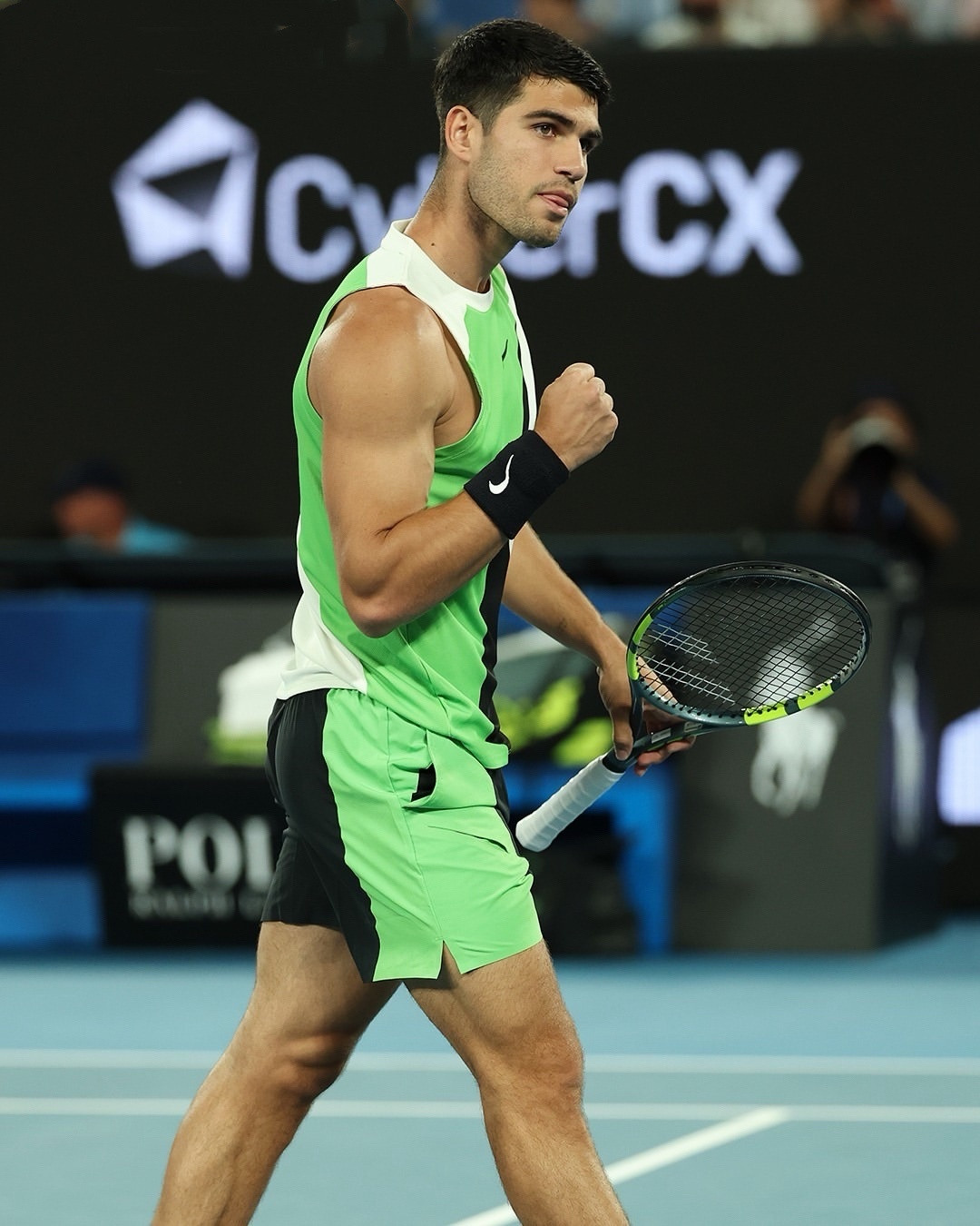 怎么大家都吐槽Nike澳网设计……我倒觉得怪好看的啊……阿尔卡拉斯帅爆啦这很澳网