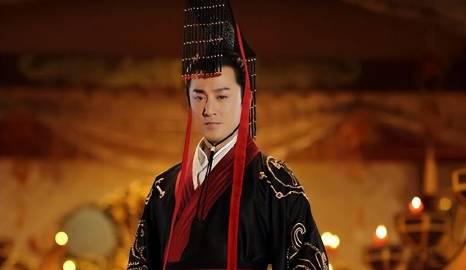 公元前138年，18岁的汉武帝刘彻微服出游。夜晚腹中饥饿投宿旅店，大喊：“老板，