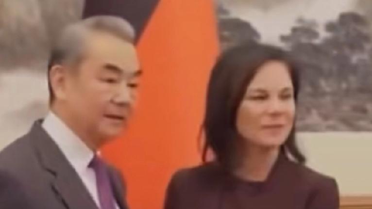 全球瞩目！联大主席专程访华力挺中国，正义之声响彻世界4月29日，北京迎来重