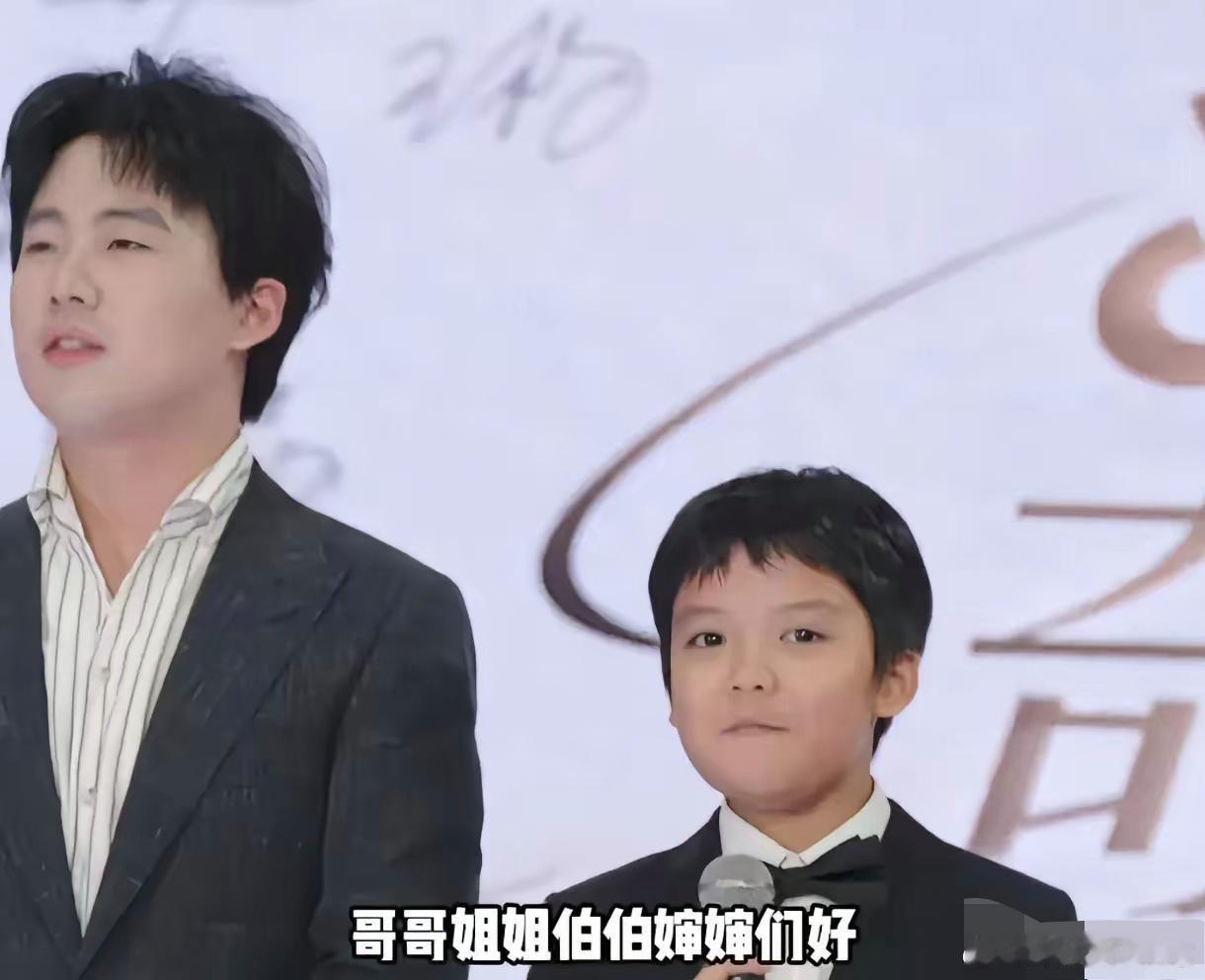 这次郭麒麟带着亲外甥一起演电影走红毯了！特意了解了一下，原来这个外甥是亲妈那边的