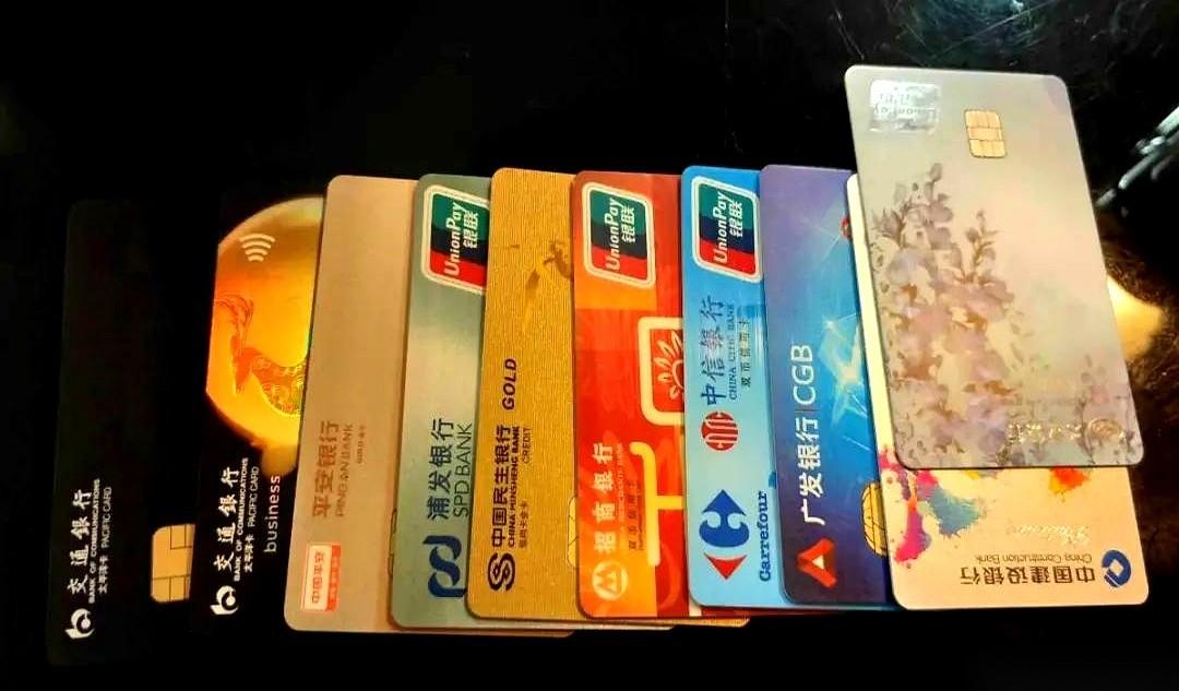 62岁，养老金3000出头，信用卡欠了18万。老爷子决定，不还了。就这个月底