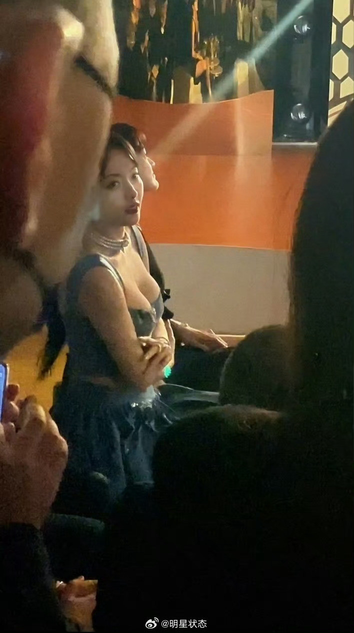 张嘉倪身材好顶啊​​​