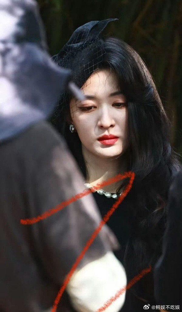 王楚然活在精修里，生图缺点暴露无遗，体态也很差