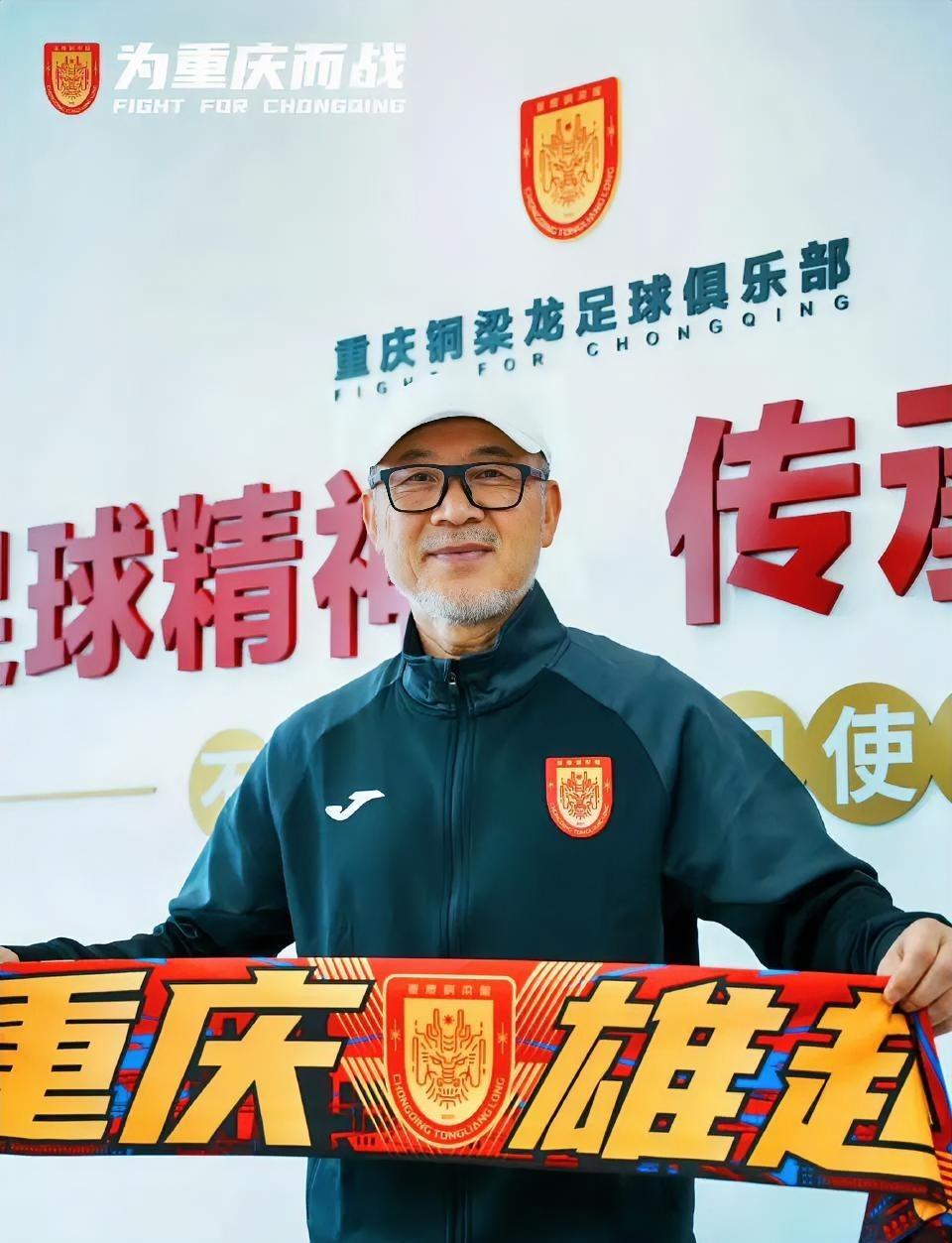 铜梁龙换帅这件事我专门问了足球圈的朋友他告诉我，圈内人对这件事其实也不是很