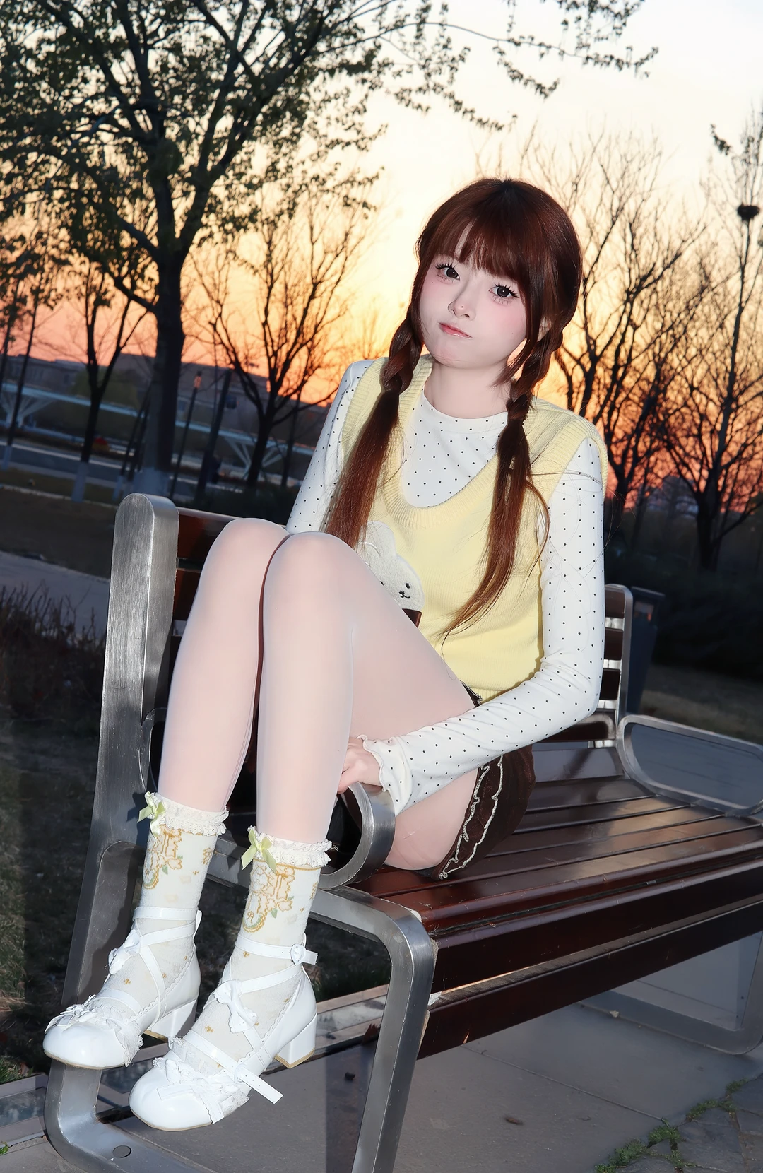 我原来是宝藏女孩🥞吃的又饱又涨的女孩