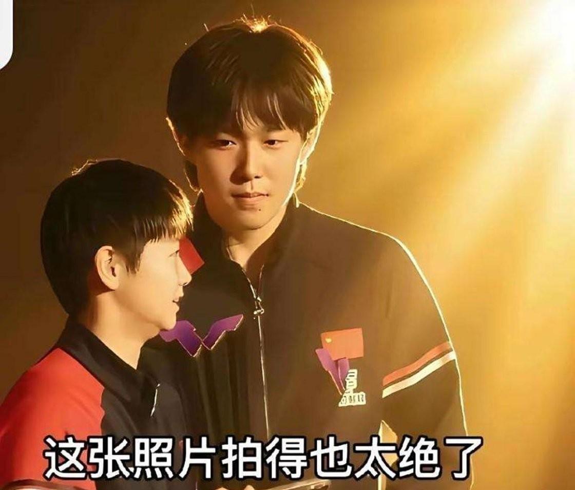 大头看莎莎的眼神也太宠溺了，也不知两小只心里互生喜爱了吗？大头和莎莎的亲密关系