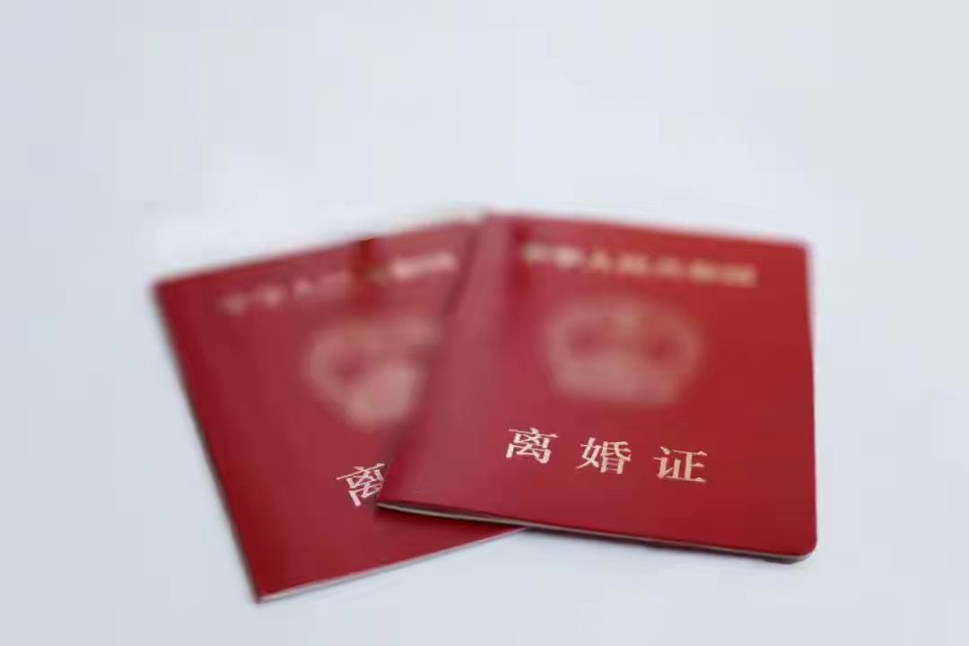 重庆“绿帽”冤案惊天逆转！13个月女儿非亲生，老实人含泪放弃抚养费，多部门联动背