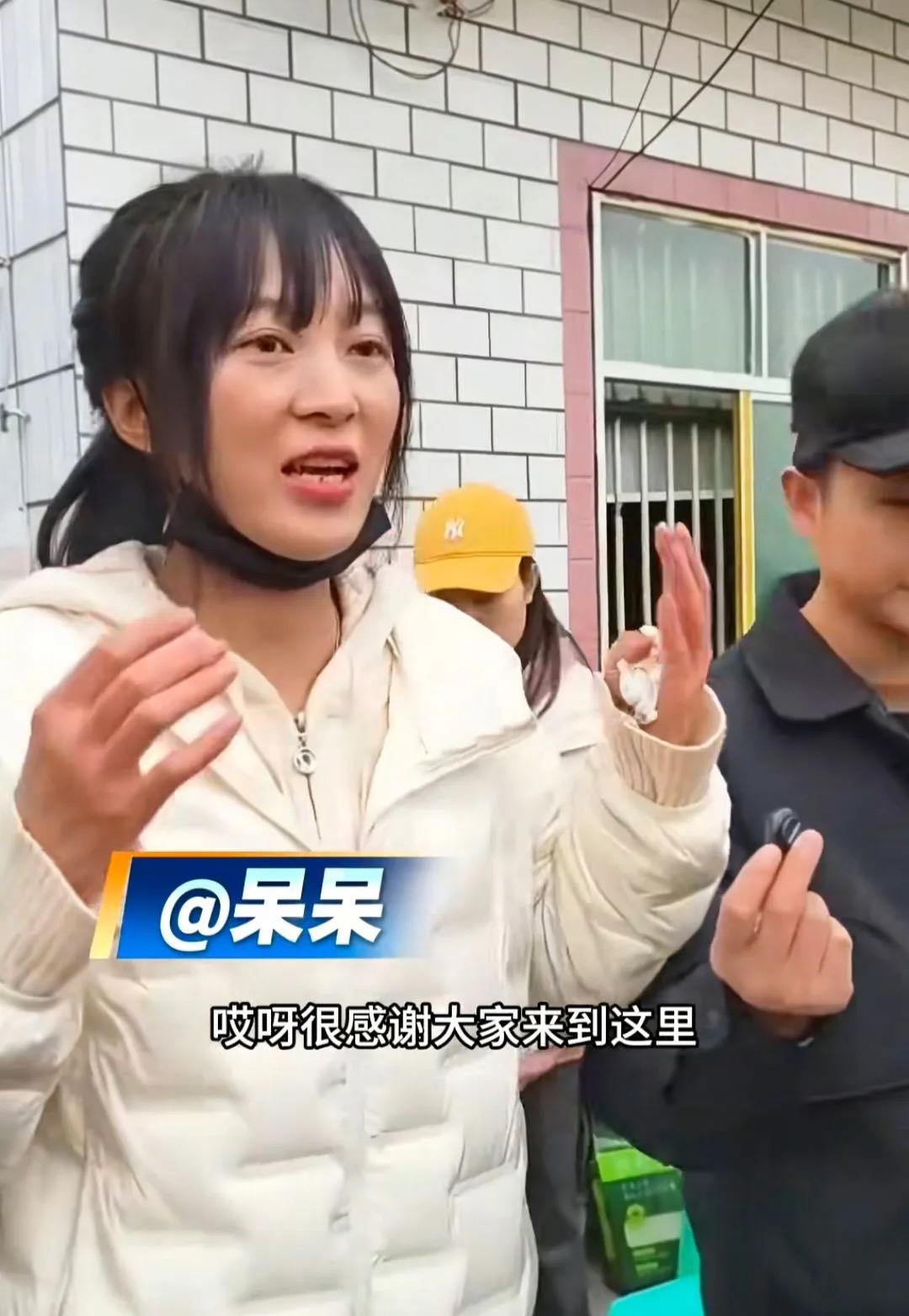 昨晚饭局上，一位刚离职的文旅局员工喝多了大吐苦水：“我们全年的宣传预算，居然敌不