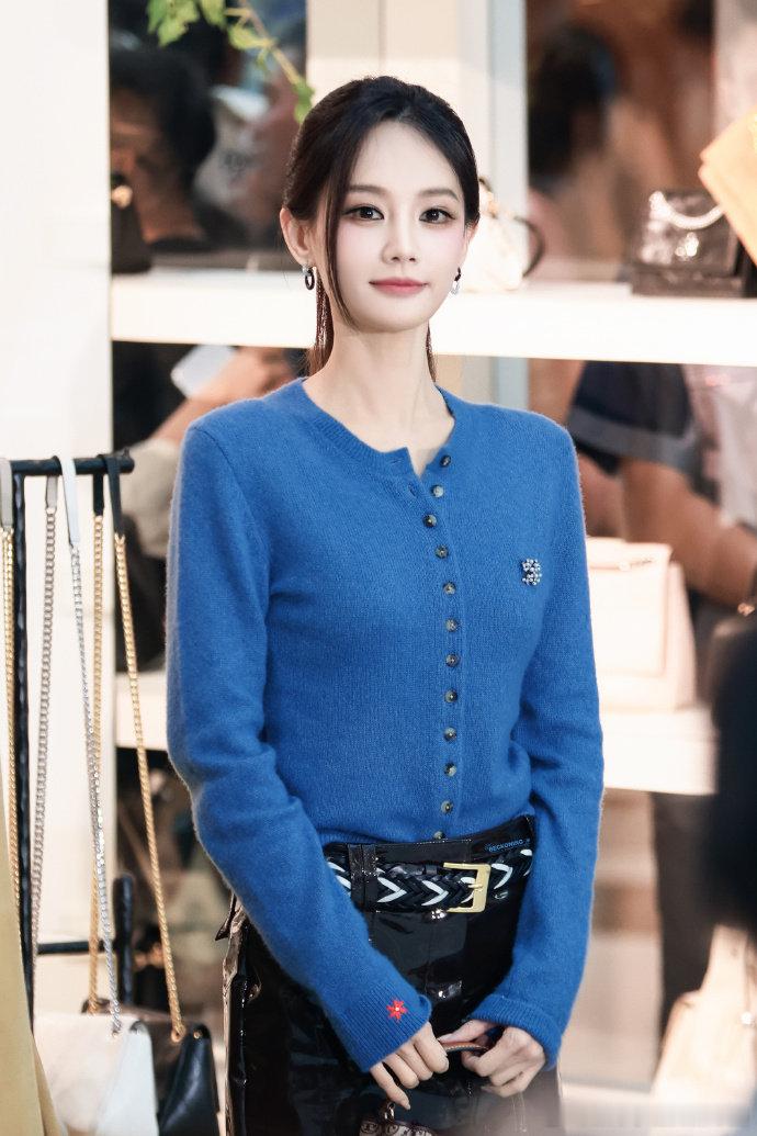 李一桐三亚线下活动美成啥了李一桐全包眼线​​​