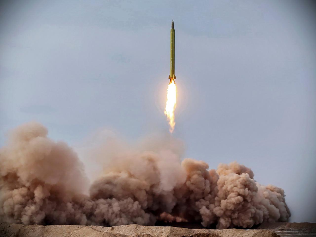 以色列真正的死穴，不是导弹，是账单。每天清晨，特拉维夫的防空警报准时炸响，“铁