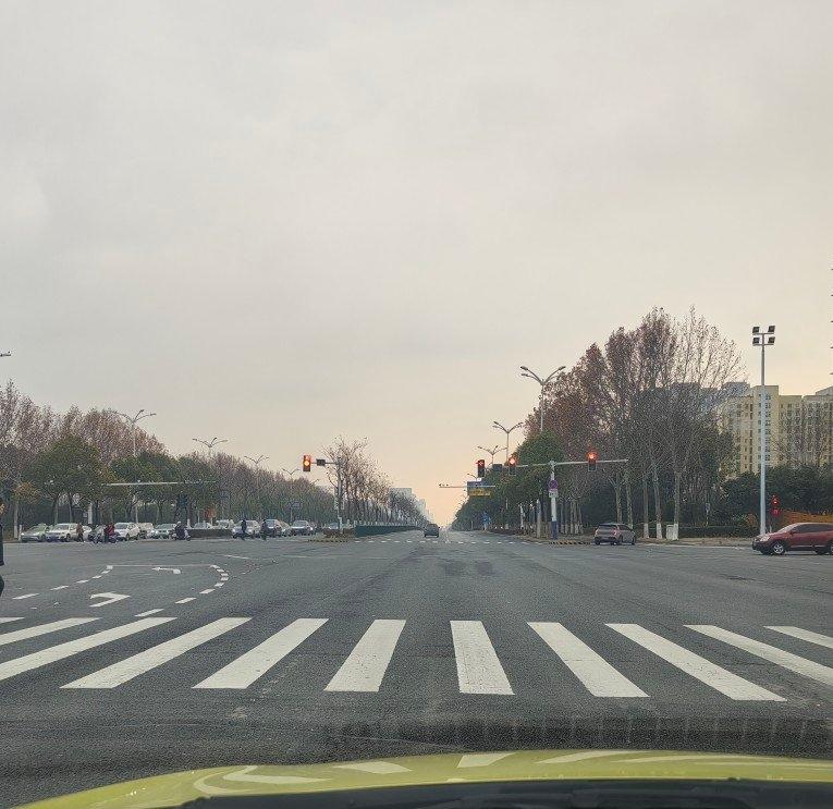 据说济南大学东校区到经十路轨道交通站点开通区间公交了，这是一项无奈的举措，如今济