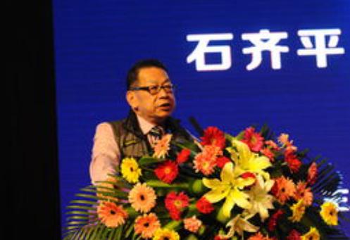 凤凰卫视名嘴石齐平最新发声，句句炸场！他直言：中国正处在盛世顶点，谁攥紧制造