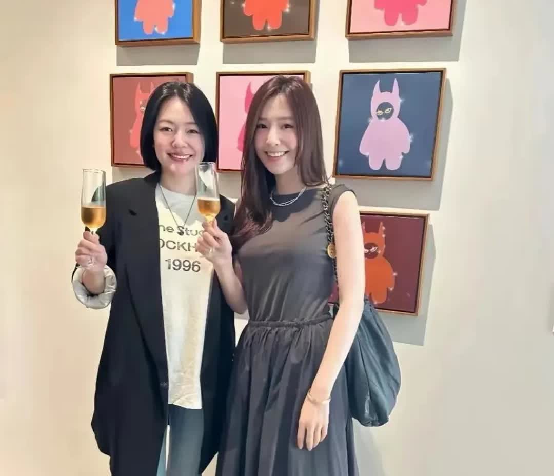 如果大S能看到她会不会有一丝丝的后悔听说小S的二女儿办画展了这次