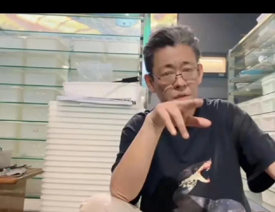 反转!职业养蛇人分析，三亚那女孩可能不是死于被蛇咬伤，而是昆虫过敏导致死亡的。