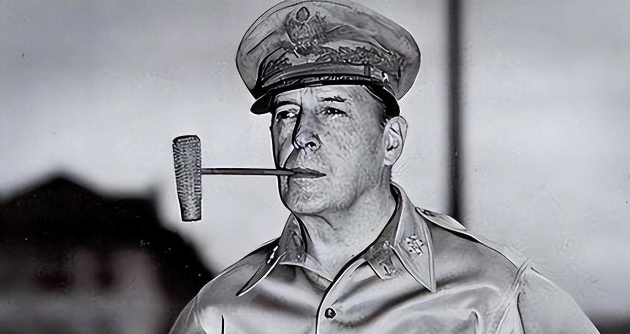 麦克阿瑟回忆朝鲜战争：一开始我是日夜祈祷，希望中国能早日参战。这句话听着反