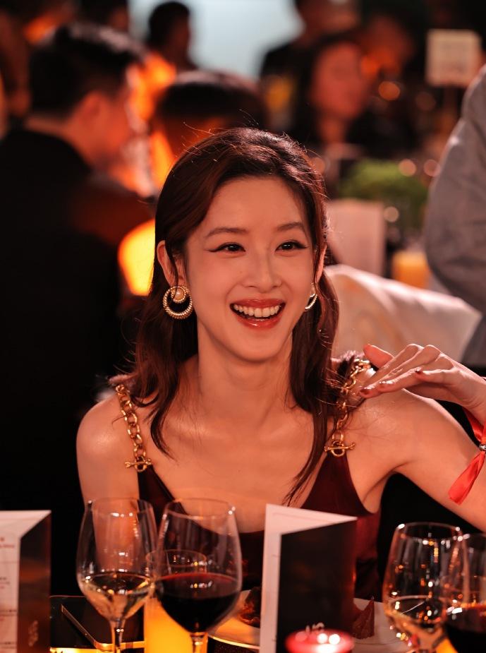 章泽天这气质一看就是女明星啊