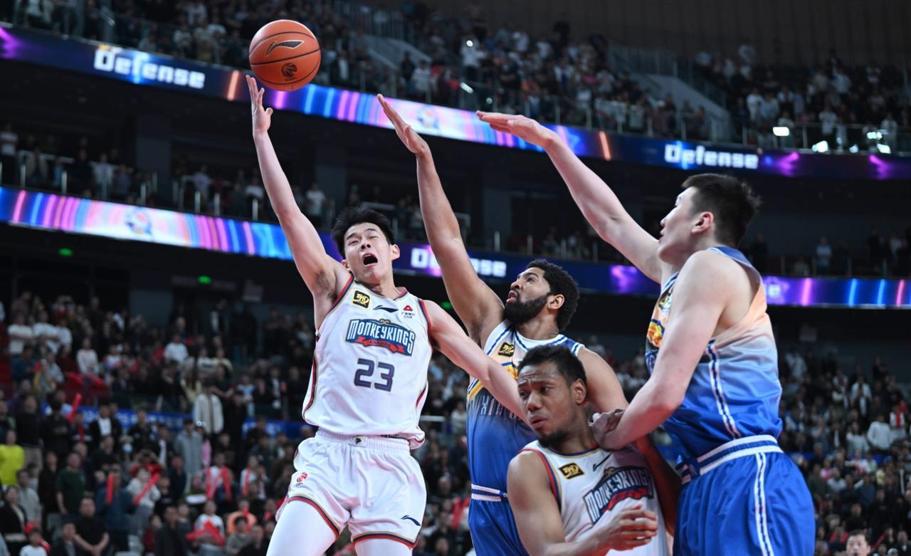 林葳要与NBA球队签约了？还真有这个可能，当下的他就在跟独行侠探讨签约的可能性。