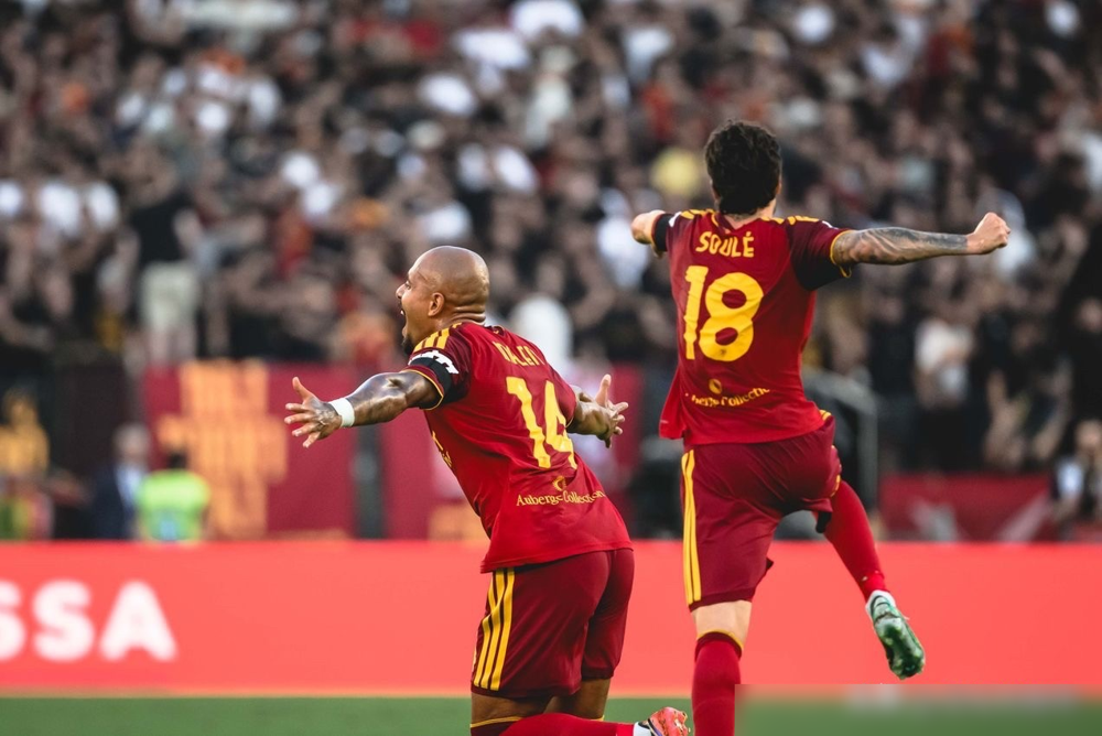 罗马2-2国际米兰，加斯佩里尼没时间喘气，队里俩主力全伤了。马伦是肌肉问题，具体哪儿没细说，但荷兰国