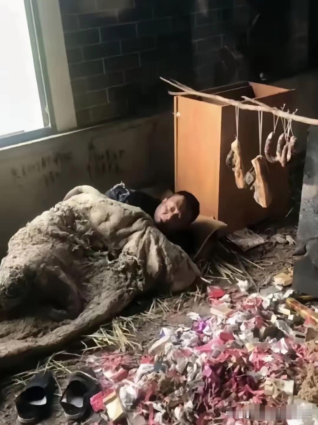 我村有一个光棍！接近60岁就开始变卖财产！最后死前两年把自己安身的房屋也卖了