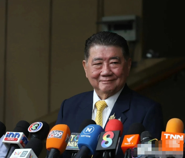 泰国防部长：别被洪森带节奏！只是炒作罢了！6月27日，泰国副总理兼国防部长普坦