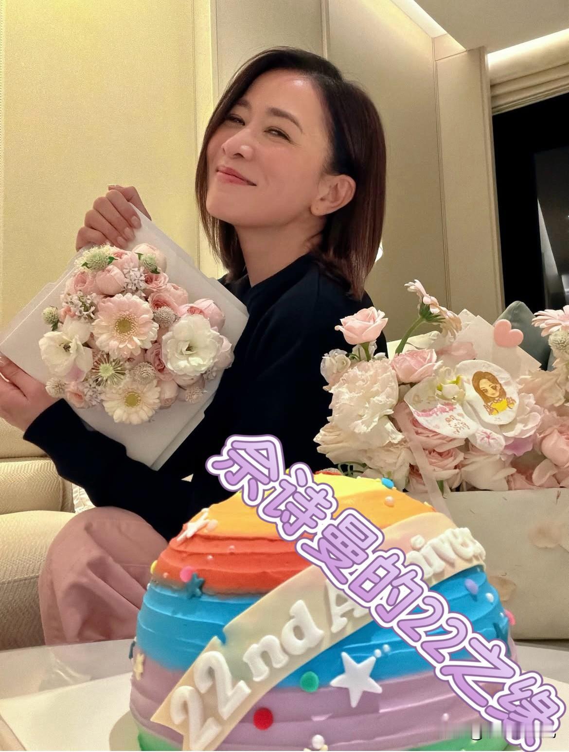 佘诗曼今天突发庆祝22周年，22岁的佘诗曼参选香港小姐，当时腰围22寸。今