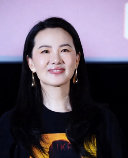 这个女人看上去很舒服很真实，不装不做作不虚伪