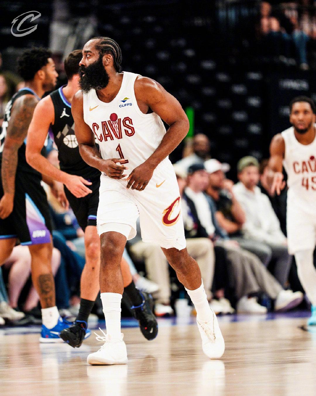 哈登今天又打了39分钟！全场9中4，得到了13分，今天看着没啥进攻欲，就只出手