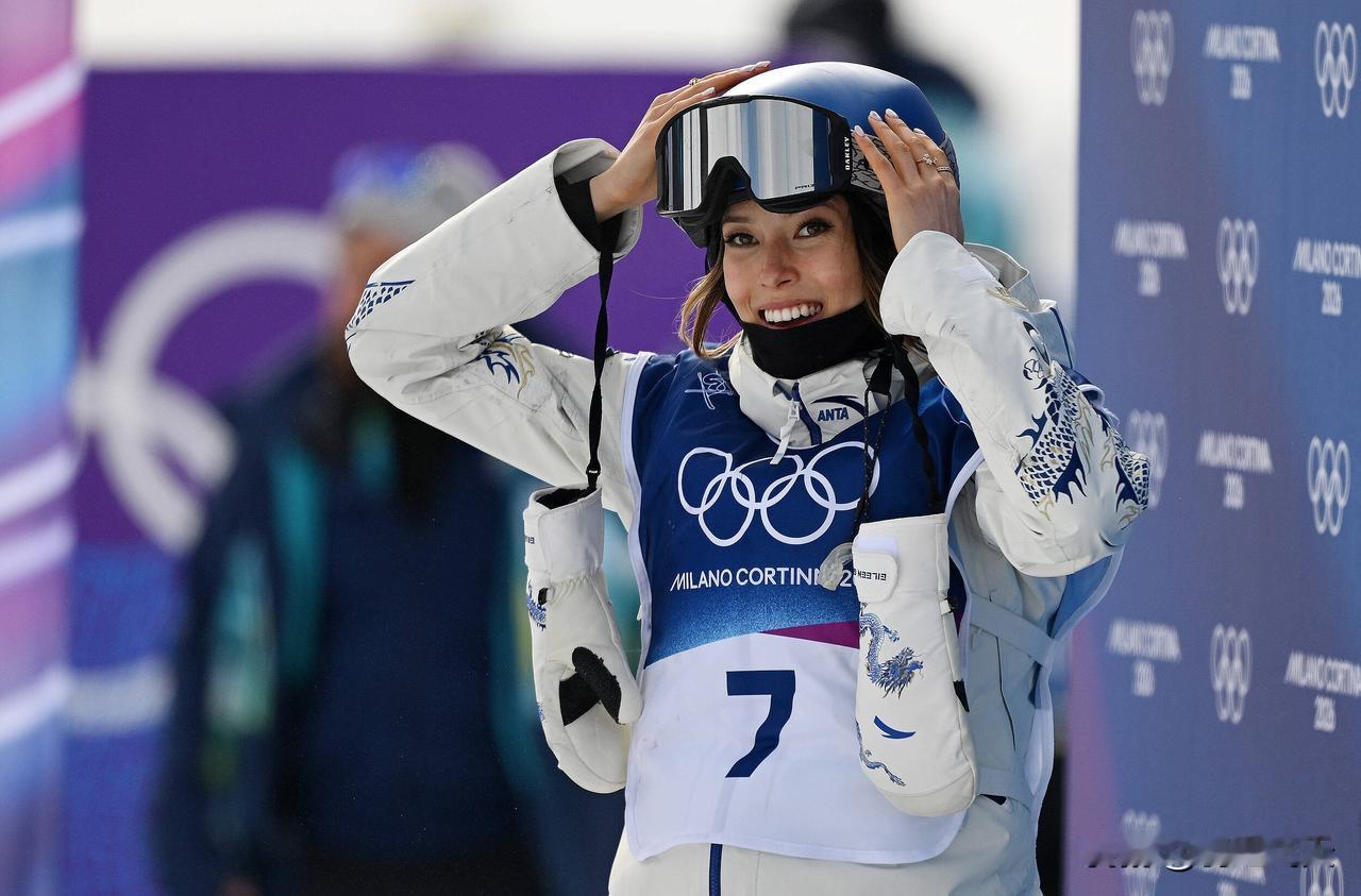 谷爱凌重大失误痛失金牌北京时间2月9日晚，2026年米兰冬奥会女子自由式滑雪坡