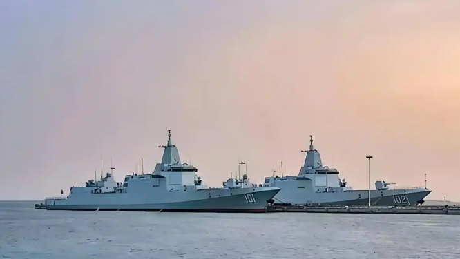 海试中的055型109“东莞”舰，还有一艘正在造船厂里栖装的，没准儿就是110“