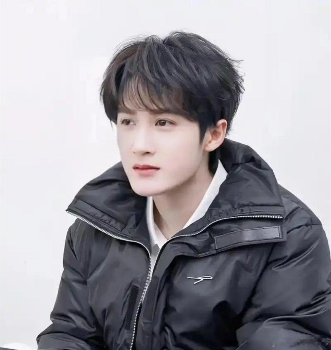 檀健次真的是内娱的一股清流啊！司晓迪在骂了那么多男明星后，唯独夸檀健次人很好，也