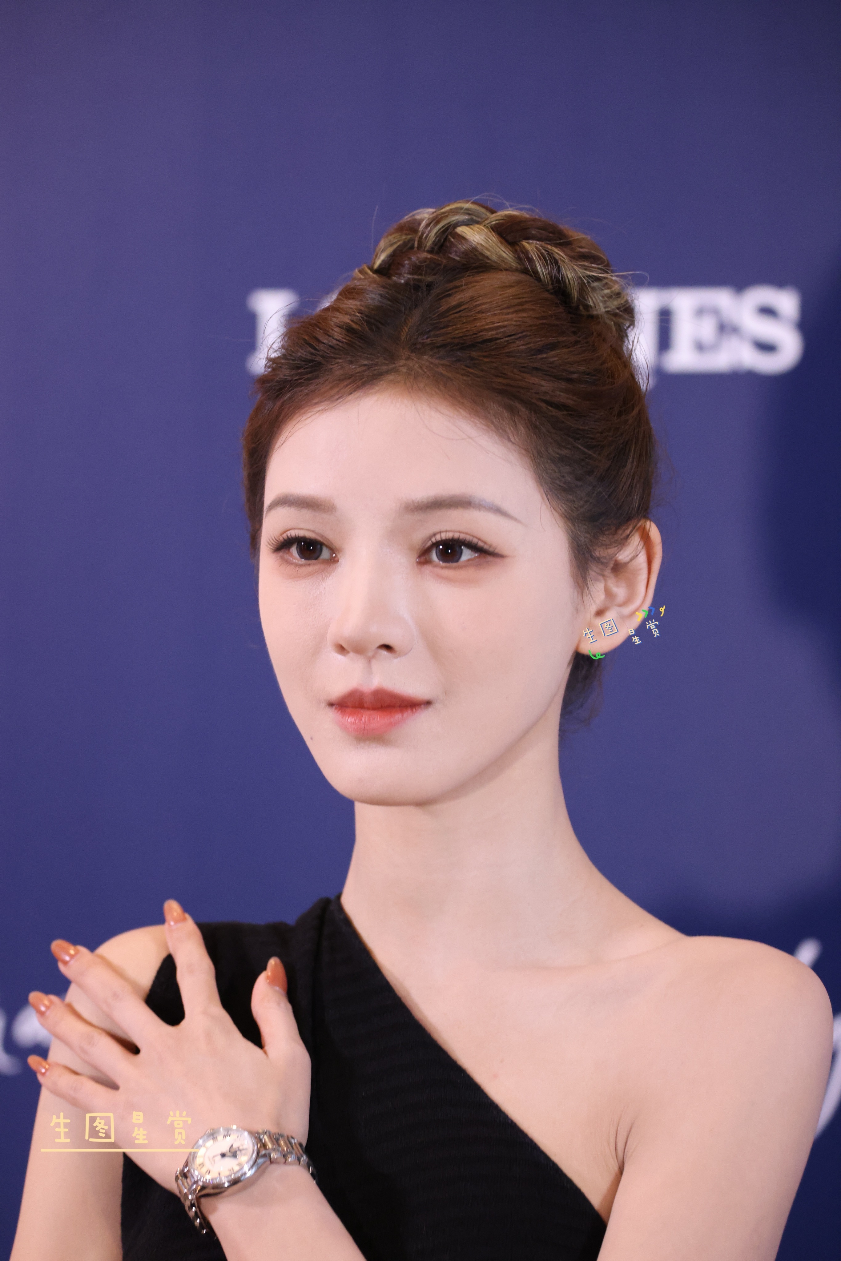 张予曦251024南京德基站台生图神颜的阿瓜，公主全身在发光🌟张予曦往那一站就