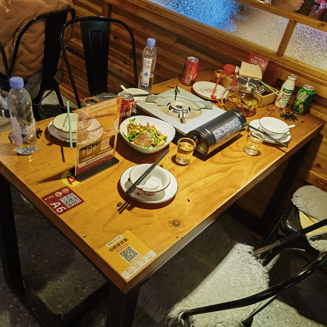 武汉有名的甲鱼餐馆，现点现做，很多人懒得等，点了以后放着凉菜不吃又出去玩。这算不