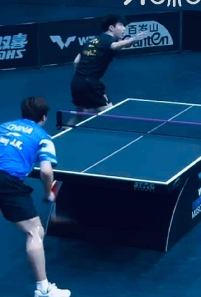 心疼梁靖崑！马斯喀特球挑！梁靖崑一天两战，双打惜败于新加坡组合，单打负于队友黄友