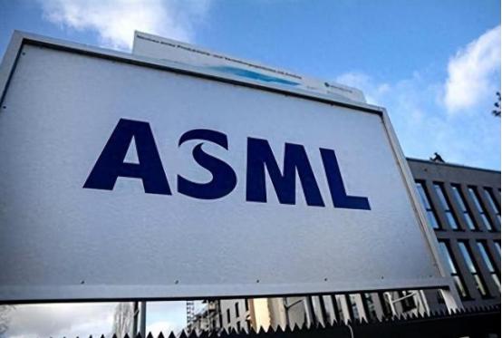 随着中国对荷兰半导体稀土的管控限制，正当大家以为荷兰会服软的时候，10月31日，