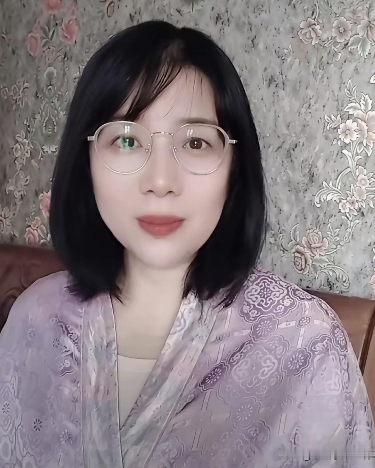 朋友们，姐姐们家人们早晨好；说个大事件！东篱老师和大娘的这出戏，又有新进展了！而