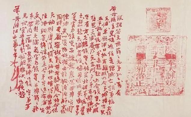 1980年，一老人在街头闲逛，见街边摆鸡蛋的黄布十分特别，走近一看，老人顿感惊讶