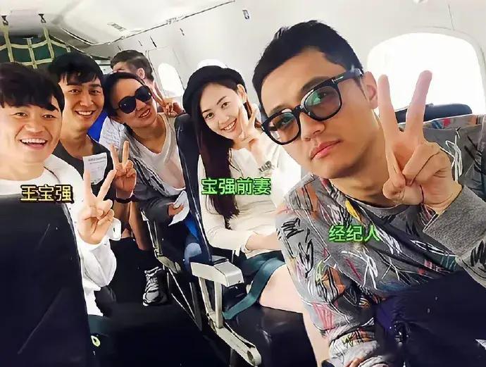 王宝强最不愿意看到的一张合影。