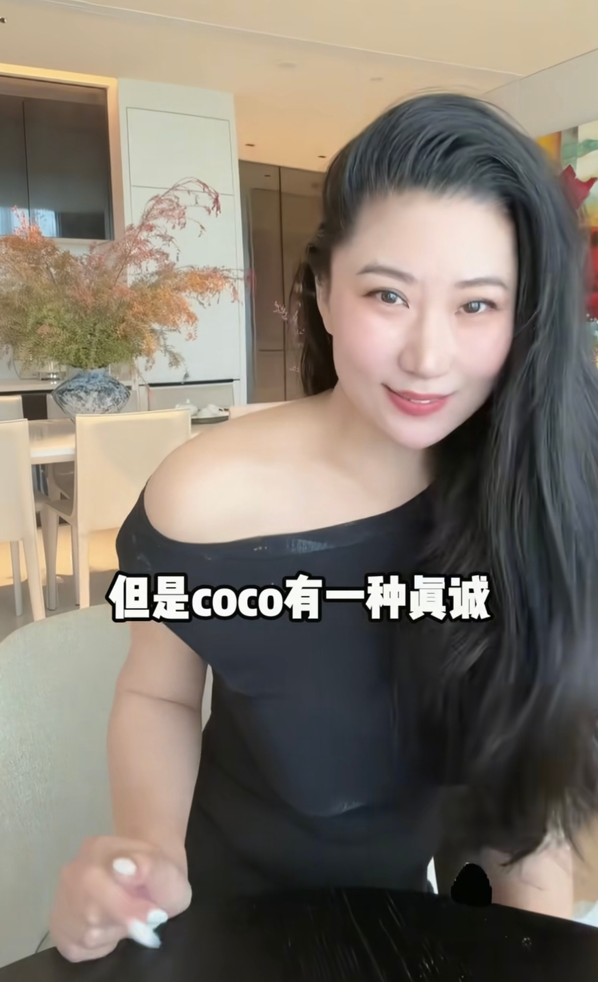 谢贤前女友Coco好不好看我不评价但我敢确定一点，那就是Coco她的情商是挺高的Coco被说长得丑、