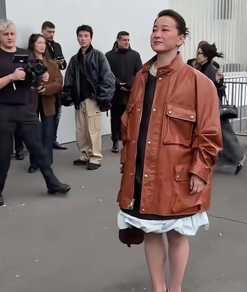 减肥前后的贾玲，感觉都不是一个人了呀，像是改头换面一样！