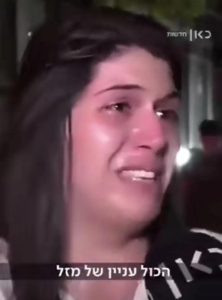 一位以色列女孩对着镜头哭诉，自己好不容易买下的新公寓，昨天白天刚刚入住，结果当天